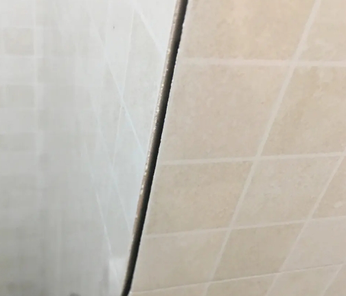 北京市瓷砖空鼓维修公司分享阳台瓷砖脱落的修复过程可以分为以下几个步骤
