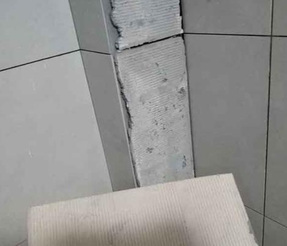 北京市瓷砖空鼓维修公司分享下厨房瓷砖脱落的补救措施。